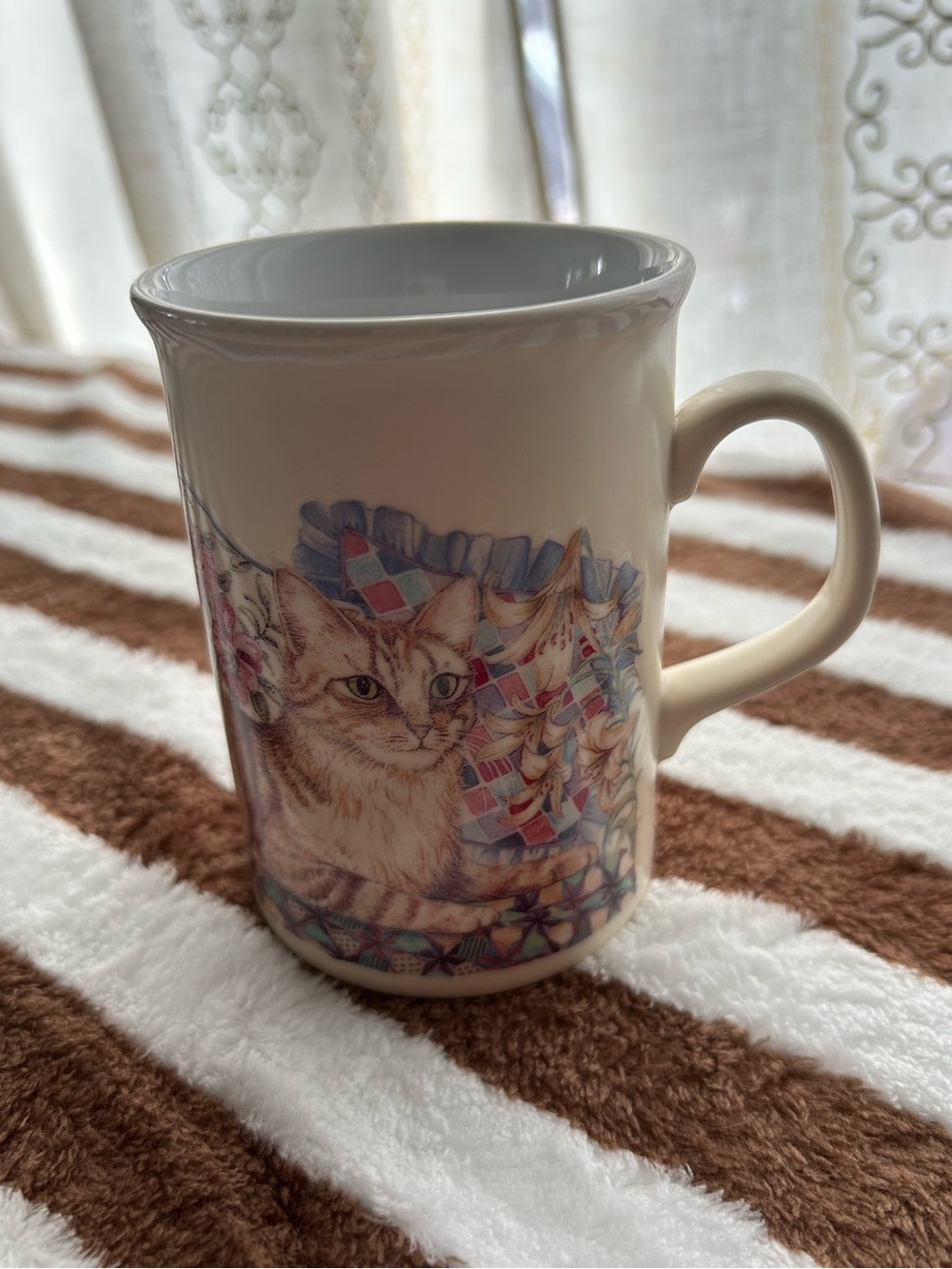 Vintage Ceramic Cat Print Coffee Mug in Cream